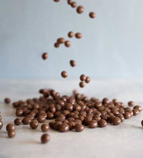 Almendras bañadas en chocolate negro